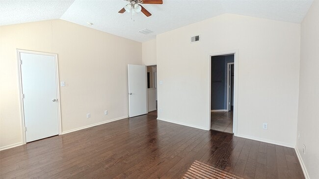 Building Photo - 2843 Oakland Brook St