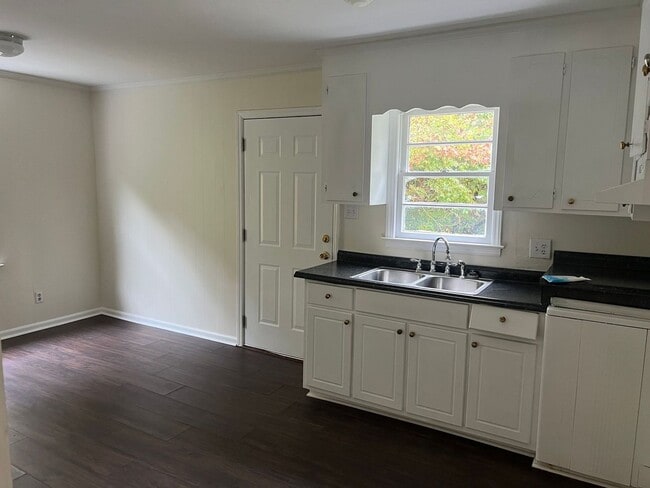 Building Photo - Single-Family Home: Near Shopping, Movie T...