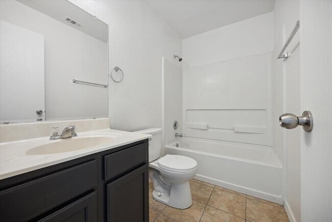 Building Photo - 210 Waterlily Way