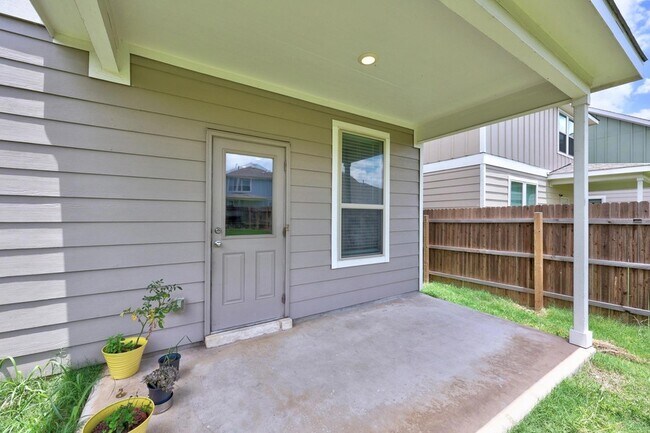 Building Photo - 124 Banyon Dr