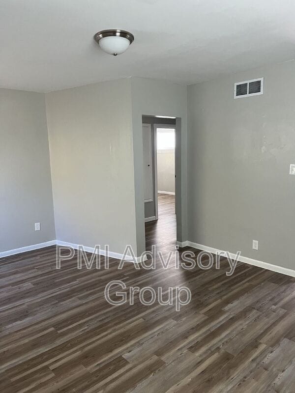 Building Photo - 2618 SE Adams St