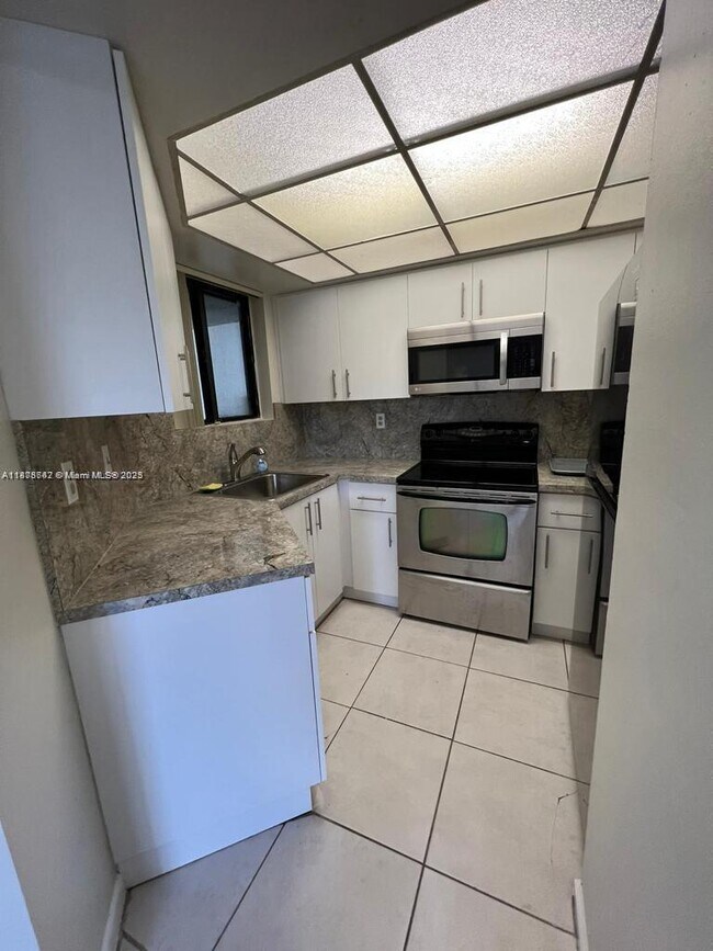 Building Photo - 8205 SW 152nd Ave