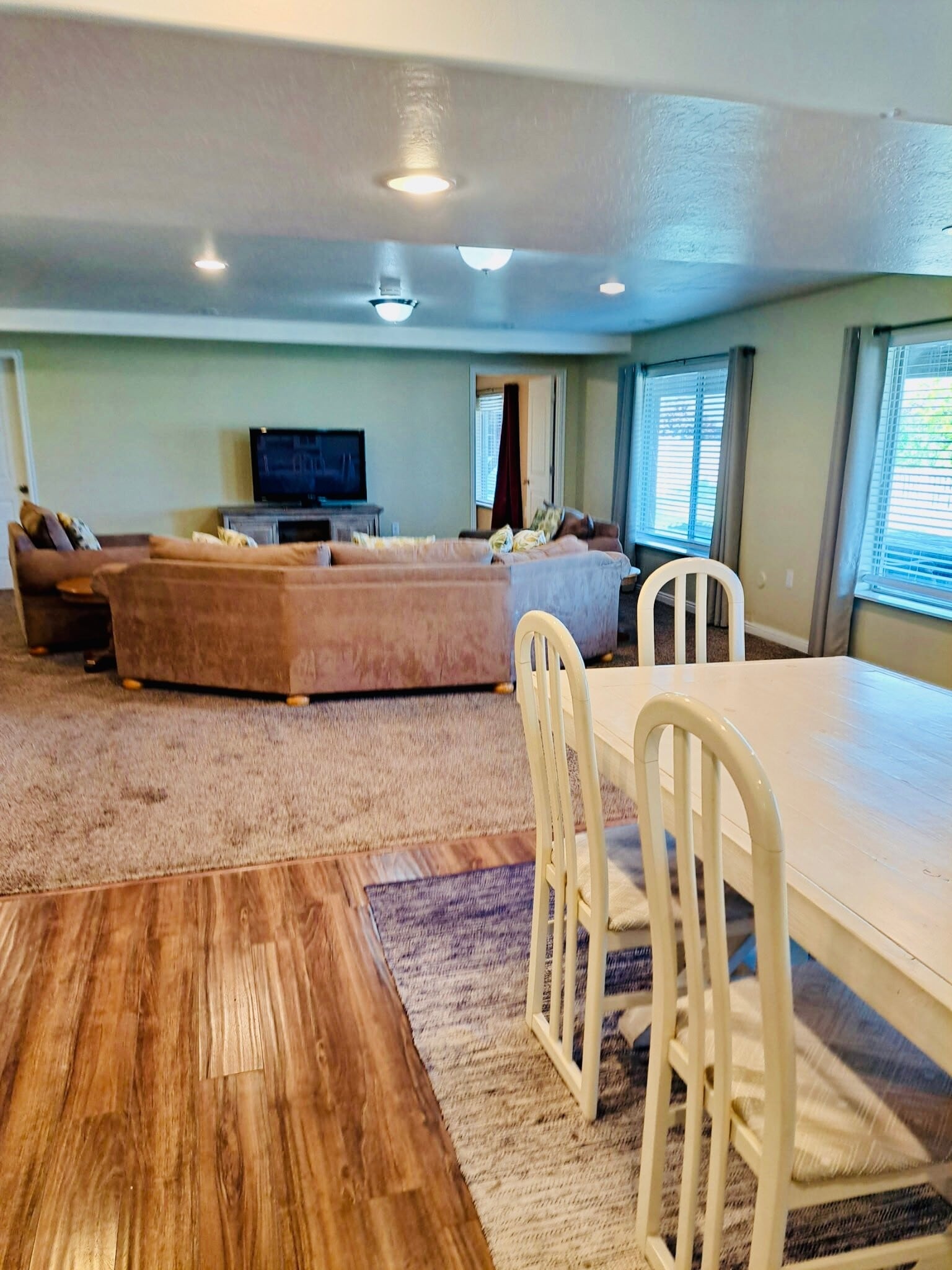 Building Photo - 334 W Shadow Ridge Dr