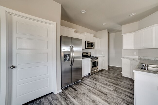 Building Photo - Beautiful Newer 3 Bedroom, 2 Bath Home Move-In Ready