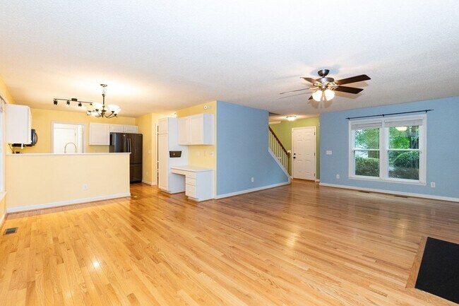 Building Photo - 8 Woodcliff Cir