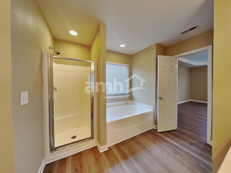Building Photo - 501 Timber Meadow Lake Dr
