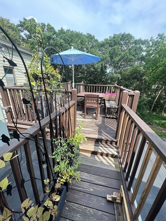 Building Photo - 44 Rockview St