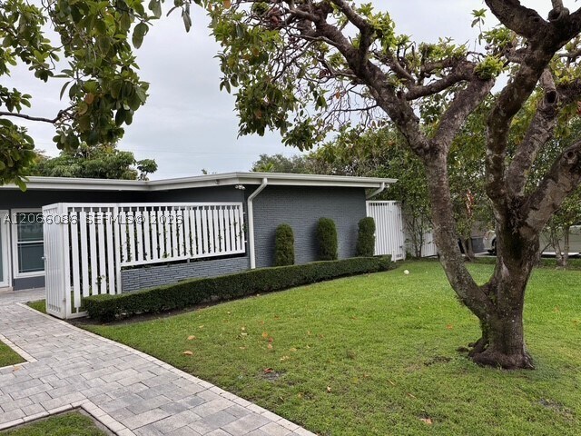 Building Photo - 1951 NE 185th Terrace