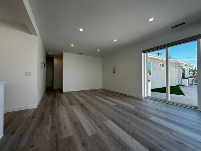 Building Photo - Live the Coastal Lifestyle in Cardiff