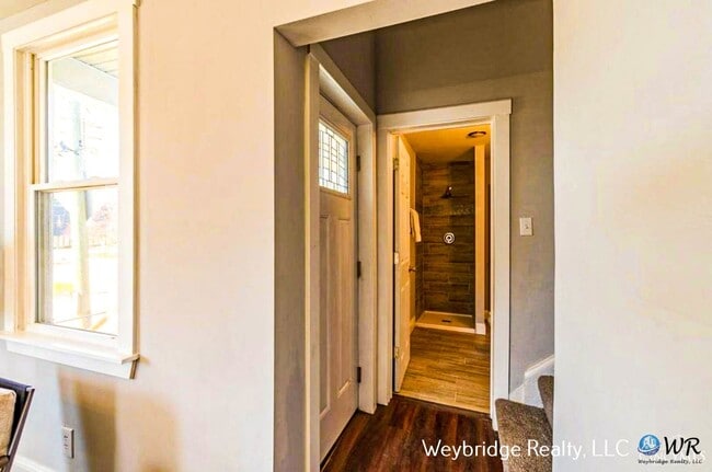Building Photo - Beautiful, Updated Home in East End near C...