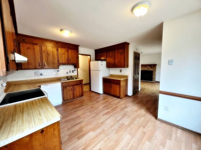 Building Photo - Colonial on Large Wooded Lot