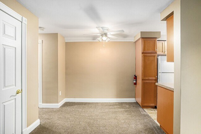 Building Photo - Almont Terrace - 730