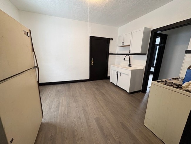 Building Photo - 3611 E 147th St