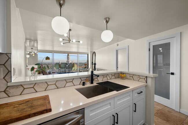 Building Photo - 700 E Ocean Blvd