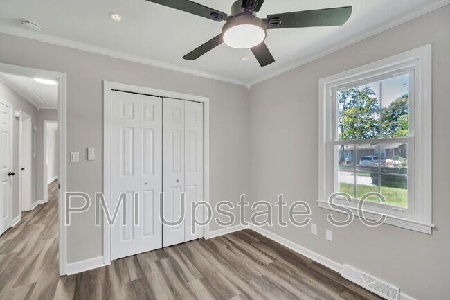 Building Photo - 120 Abbotsford Dr