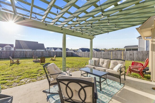 Building Photo - 3 Bedroom + Bonus Room Home with Main Floor Primary Suite & Community Pool Access