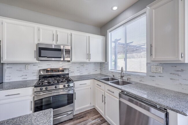 Building Photo - 9758 Vista Crest Ave