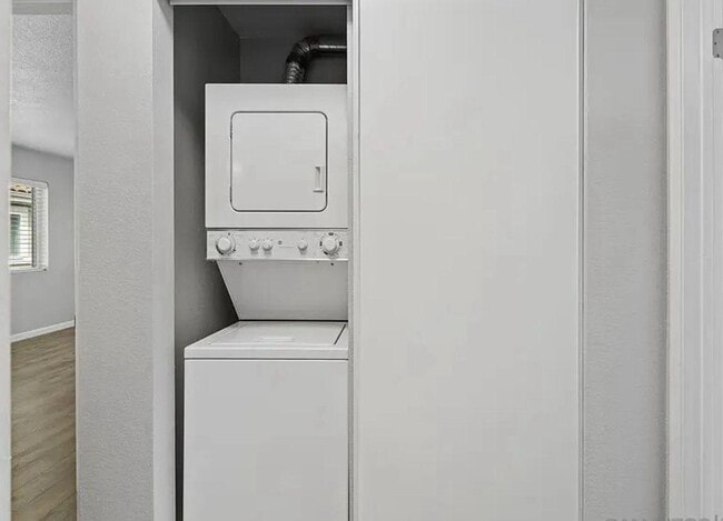 Building Photo - 7565 Charmant Dr