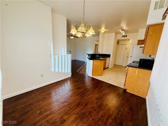 Building Photo - 1050 E Cactus Ave