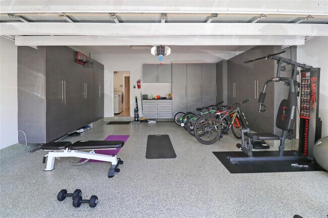 Building Photo - 1600 Blue Jay Cir