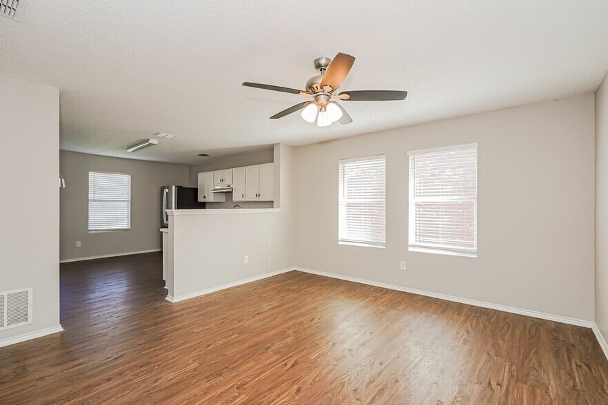 Building Photo - 105 Teal Rd