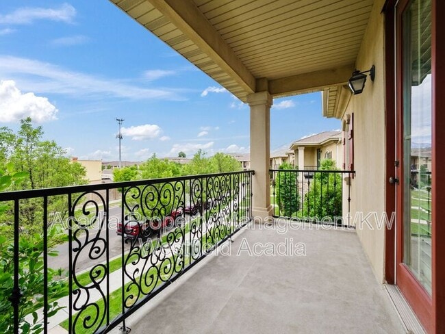 Building Photo - 912 N 980 W