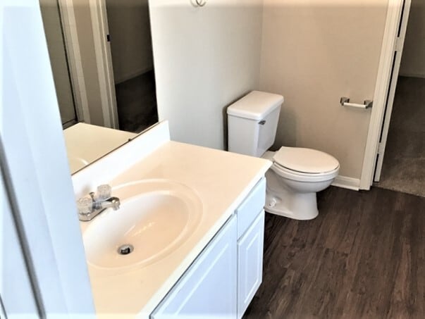 Building Photo - 1906 Glen Park Dr