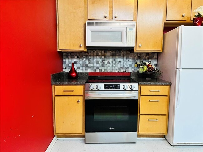 Building Photo - 2200 Classen Blvd