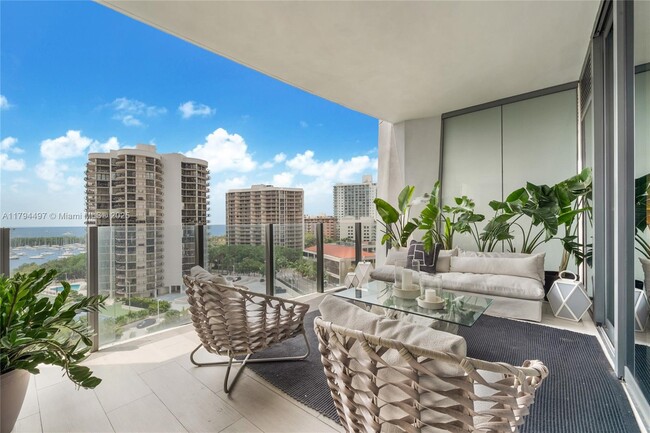 Building Photo - 2831 S Bayshore Dr