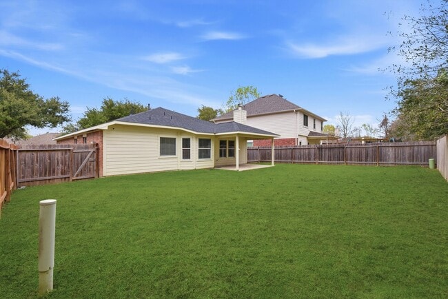 Building Photo - 2526 Hidden Park Ln