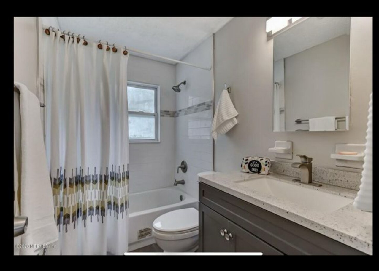 Building Photo - 4261 Key Largo Dr