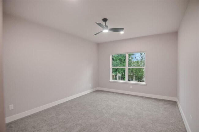 Building Photo - 12310 Glenview Dr