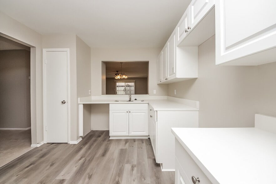 Building Photo - 3210 Tomahawk Dr