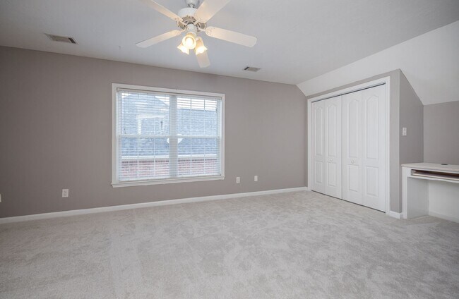 Building Photo - 4893 Somerset Dr