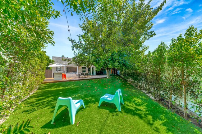 Building Photo - 7700 Oakdale Ave