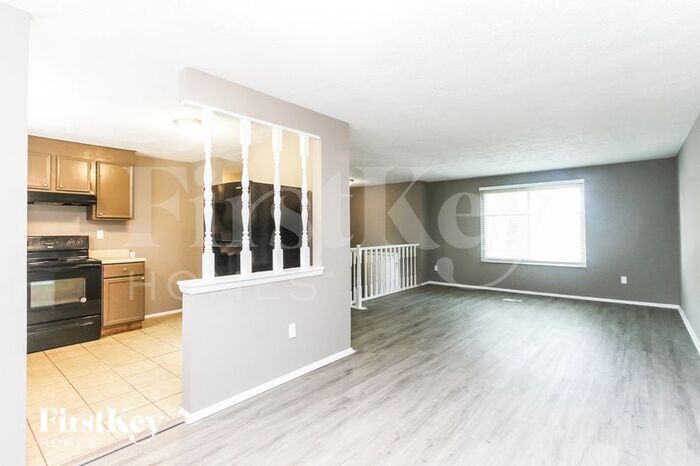 Building Photo - 910 Woodlark Dr