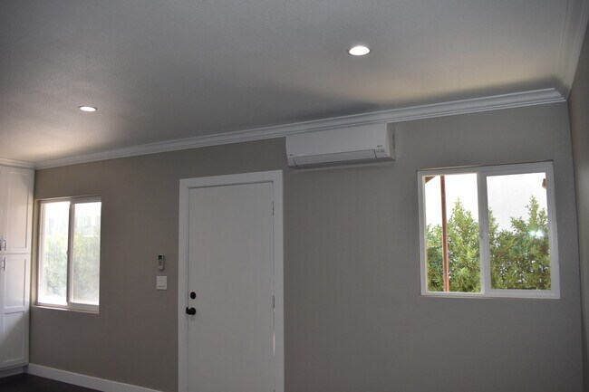 Heater/AC: No more sweaty nights - 10231 Woodworth Ave