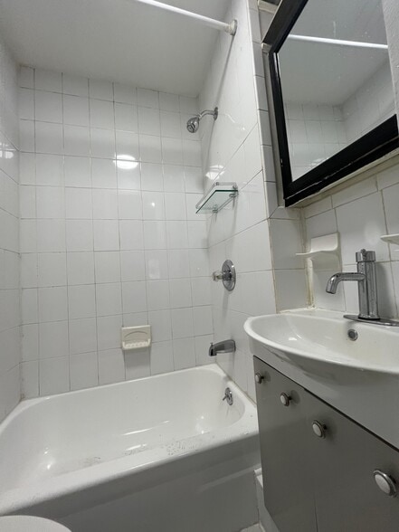 Building Photo - 305 58th St