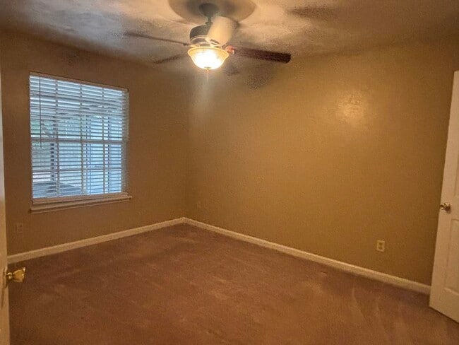 Building Photo - 447 Richview Park Cir W