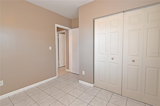 Building Photo - 421 Briarwood Ln