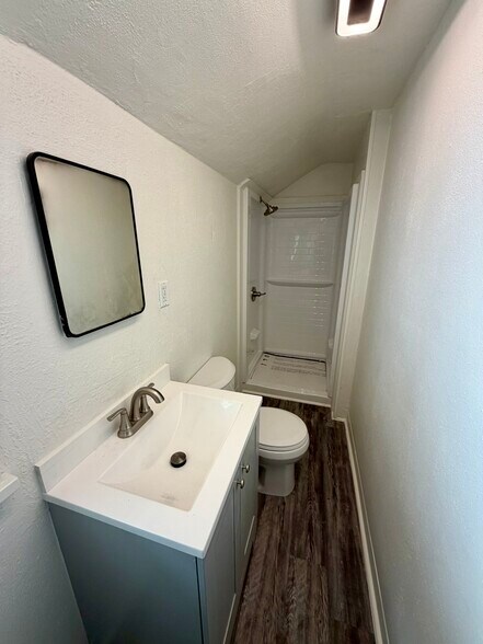 Building Photo - 319 Jerry St