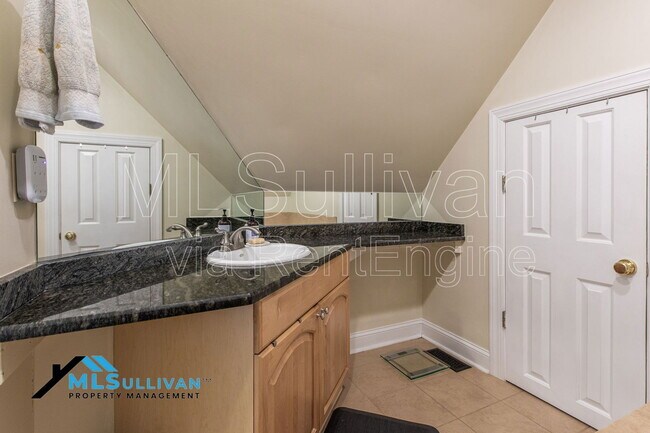 Building Photo - 5623 Lake Elton Rd