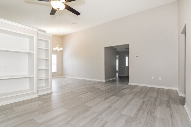 Building Photo - 26808 Haverhill Dr