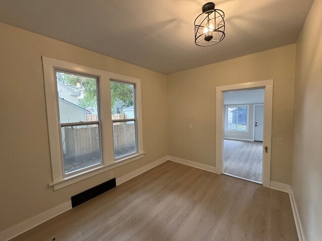 Building Photo - 4 bedroom with bonus room, 3 full bathrooms in Davenport