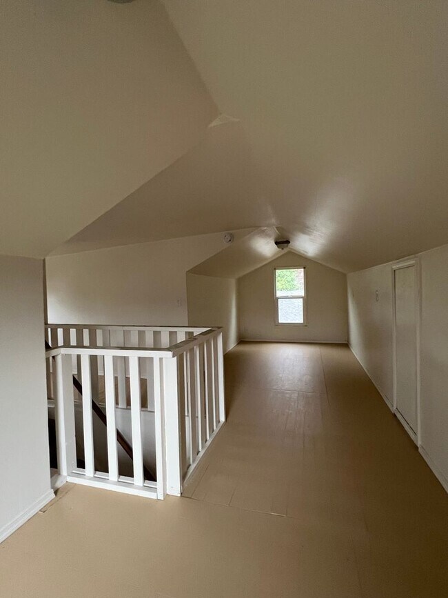 Building Photo - Rent Special: 1/2 Off First Full Months Rent