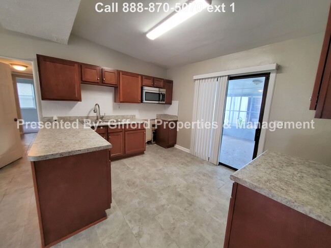 Building Photo - Updated 3BR/1BA Northside / Highlands Home