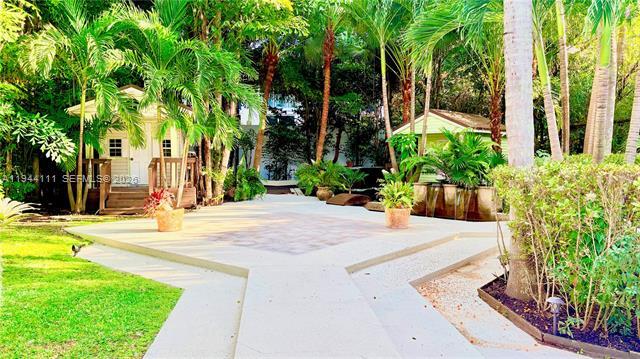 Building Photo - 2301 S Miami Ave