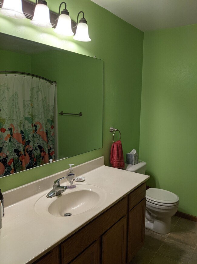 Building Photo - 1917 Deerhaven Ln NE