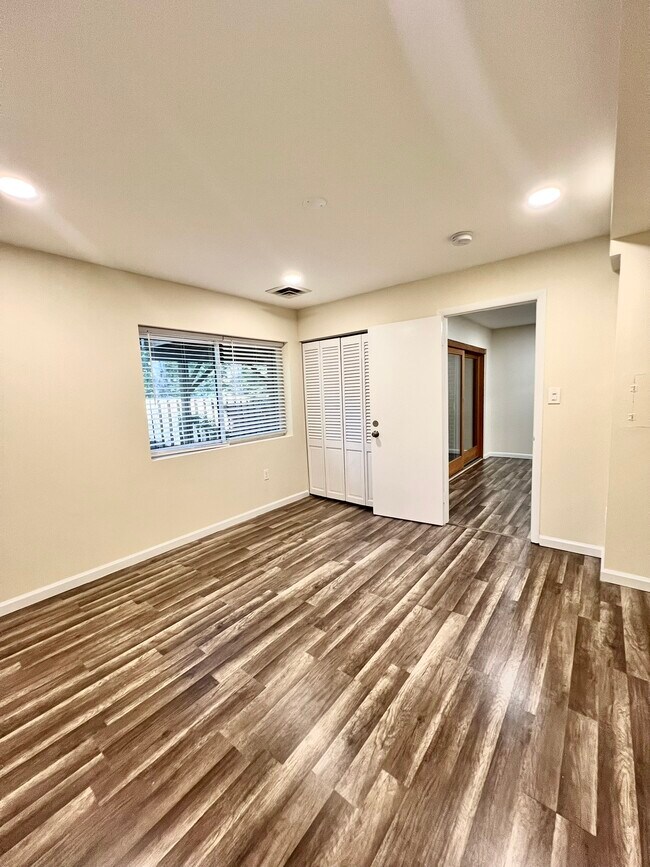 Building Photo - 11083 Saffold Way