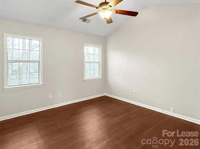 Building Photo - 5933 Ruth Dr